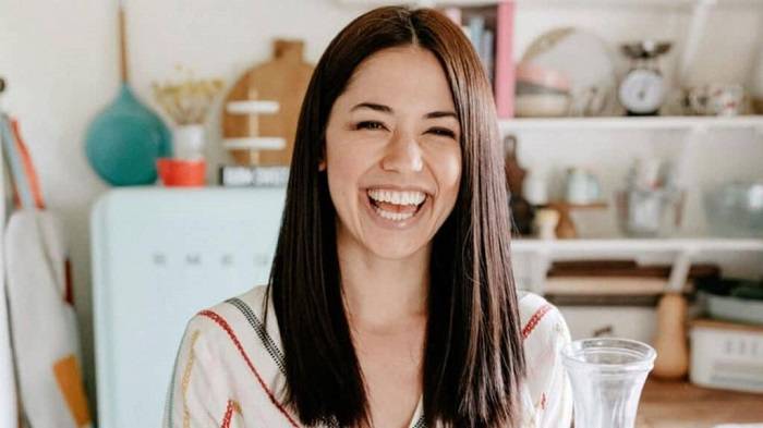 Molly Yeh Net Worth 2023 Age Weight Height Family Parents Husband Children Bio Wiki Career Nationality Profession