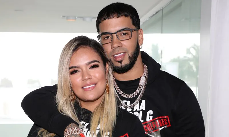 Anuel AA with his girl friend