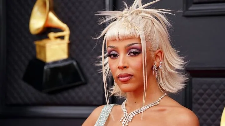 Doja Cat Net Worth: Unleashing Her Vibrant Persona – A Glimpse into Her Life, Career, and Physical Statistics” Full Name, Age, Date of Birth ,Weight, Controversy, Nationality, Career doja cat