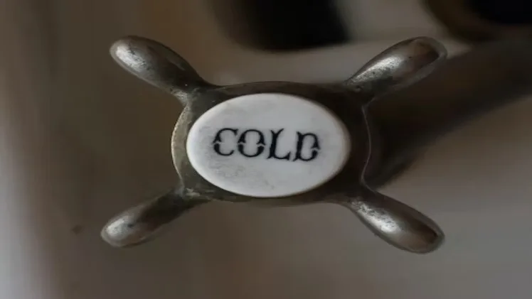 3 Expert Tips to Prevent Your Commercial Plumbing Pipes From Freezing 3 Expert Tips to Prevent Your Commercial Plumbing Pipes From Freezing