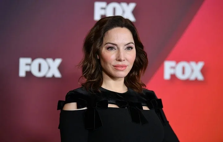 Whitney Cummings Net Worth: The Comedic Powerhouse Breaking Boundaries, Full Name, Age, Notable Works, Controversy, Nationality, Career, Occupation Whitney Cummings Biography