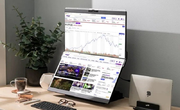 Using Stacked Monitors for Trading and Financial Analysis