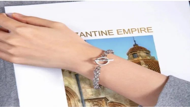 7 Retirement Gifts for Her to Make Her Feel Praised 7 Retirement Gifts for Her to Make Her Feel Praised