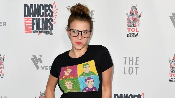 Jodie Sweetin Net Worth: A Child Star’s Journey to Triumph, Full Name, Age, Notable Works, Controversy, Nationality, Career, Occupation Jodie Sweetin Net Worth