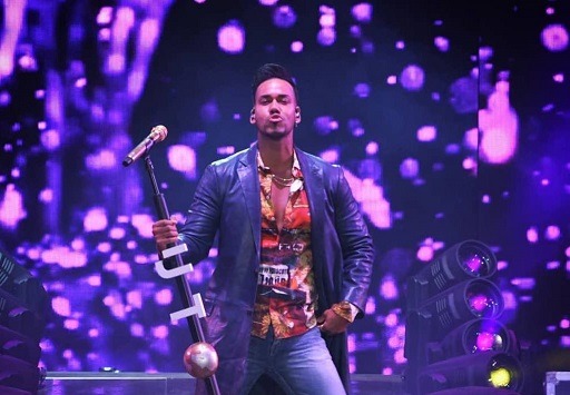 Romeo Santos Details about Career Progression