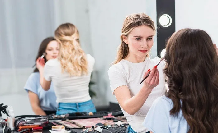 Breaking Barriers: Makeup Enthusiasts Thriving In The Cosmetology Schools makeup