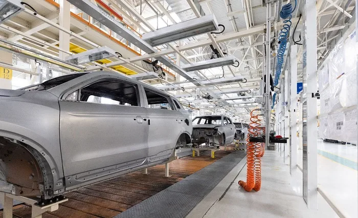 When Hail Meets Vehicle: Dallas Body Shops as the Bridge to Restoration Dallas Body Shops as the Bridge to Restoration