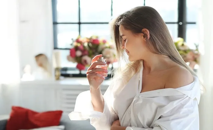 Versace Perfume: Tips To Choose The Right Scent For Special Occasions Screenshot 18 1