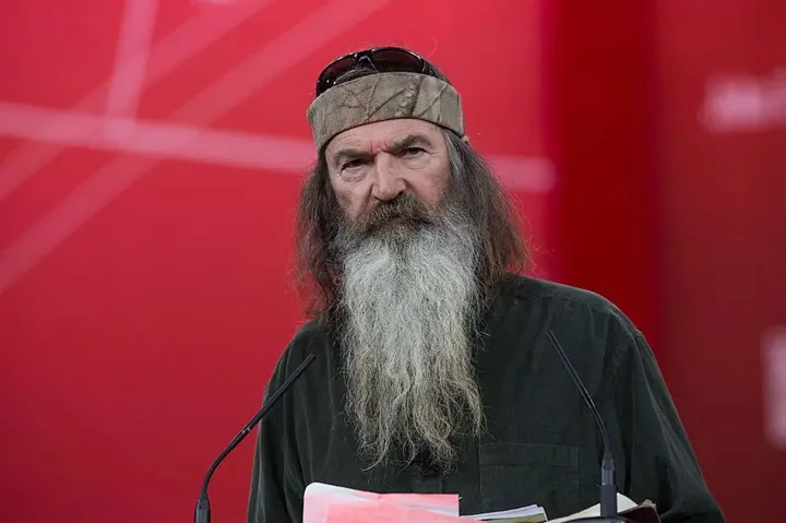 Phil Robertson Net Worth: A Life of Faith, Duck Dynasty, Wealth, and Controversy, Full Name, Age, Notable Works, Controversy, Nationality, Career, Occupation Phil Robertson Net Worth