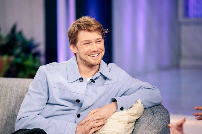 Joe Alwyn Net Worthsf