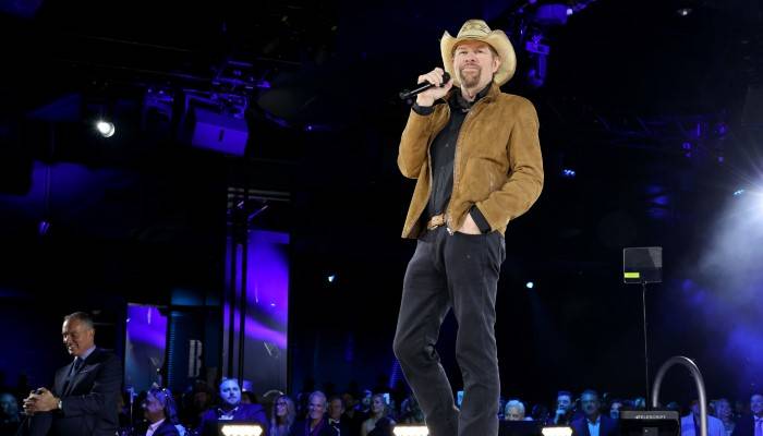 toby keith performs onstage for the bmi icon award during news photo 1688767479