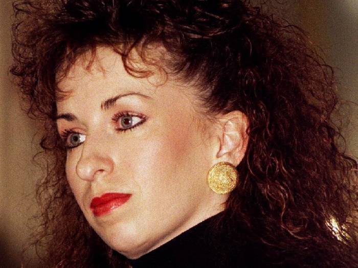 Paula Jones Career Beginnings